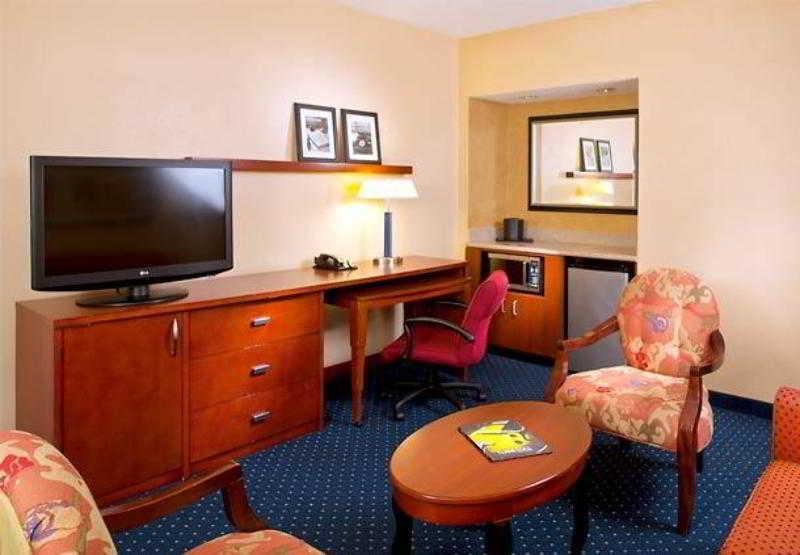 Courtyard By Marriott Memphis Airport Exterior foto
