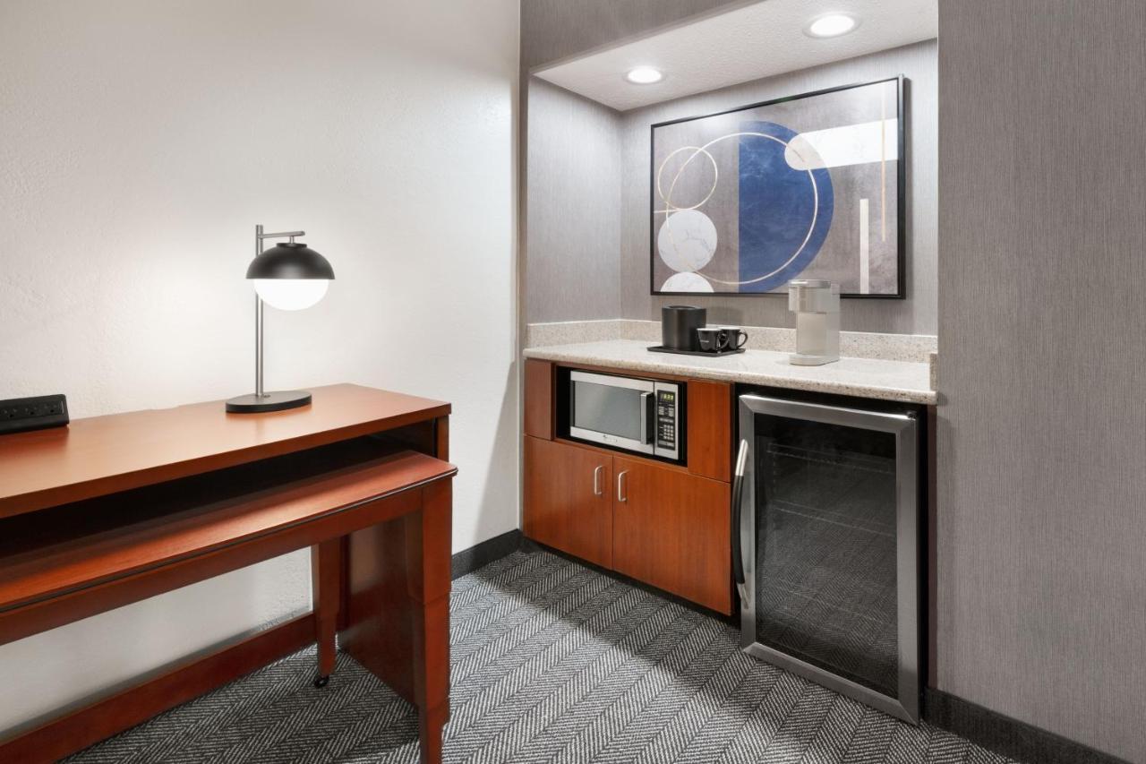 Courtyard By Marriott Memphis Airport Exterior foto