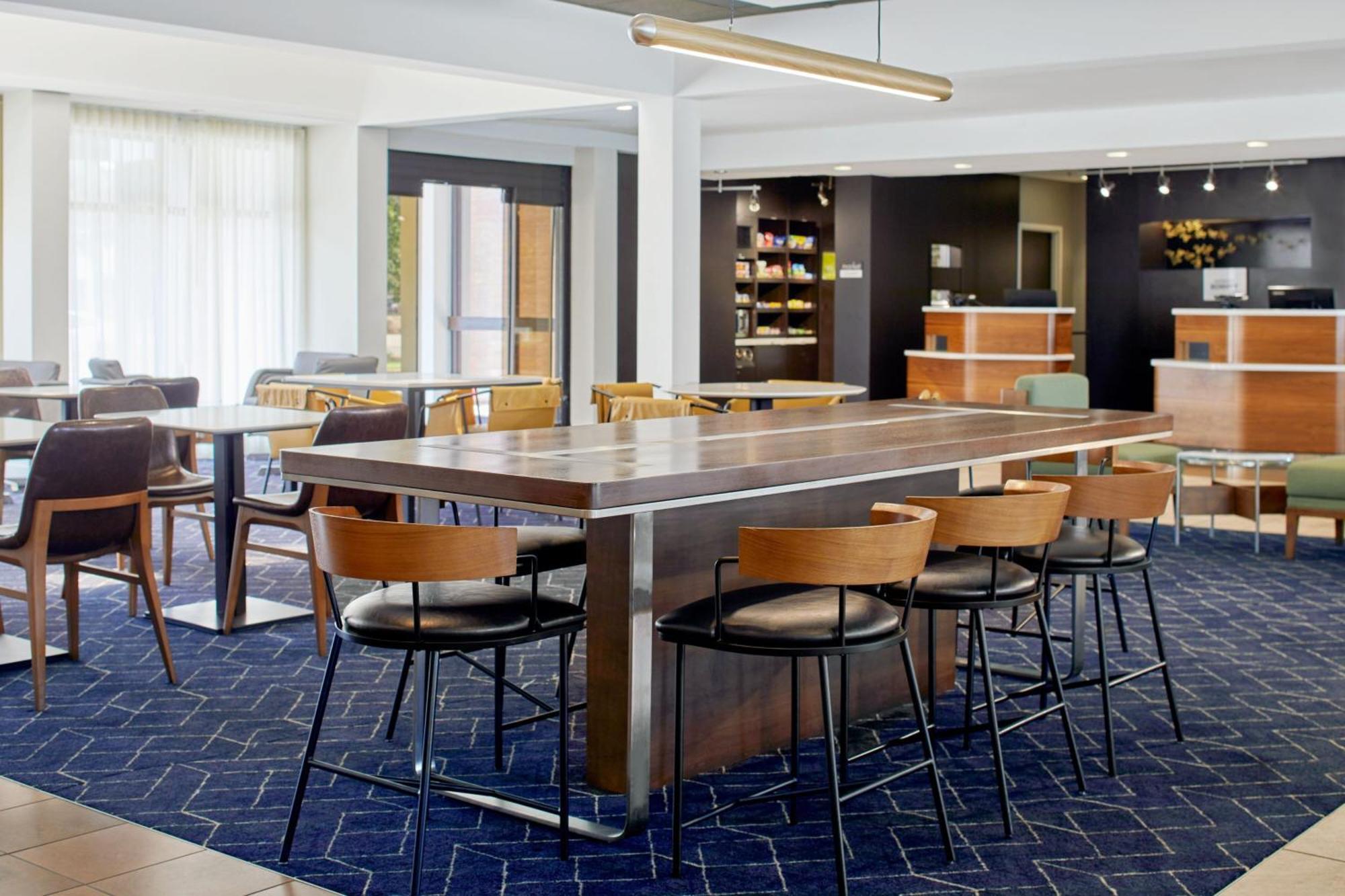Courtyard By Marriott Memphis Airport Exterior foto