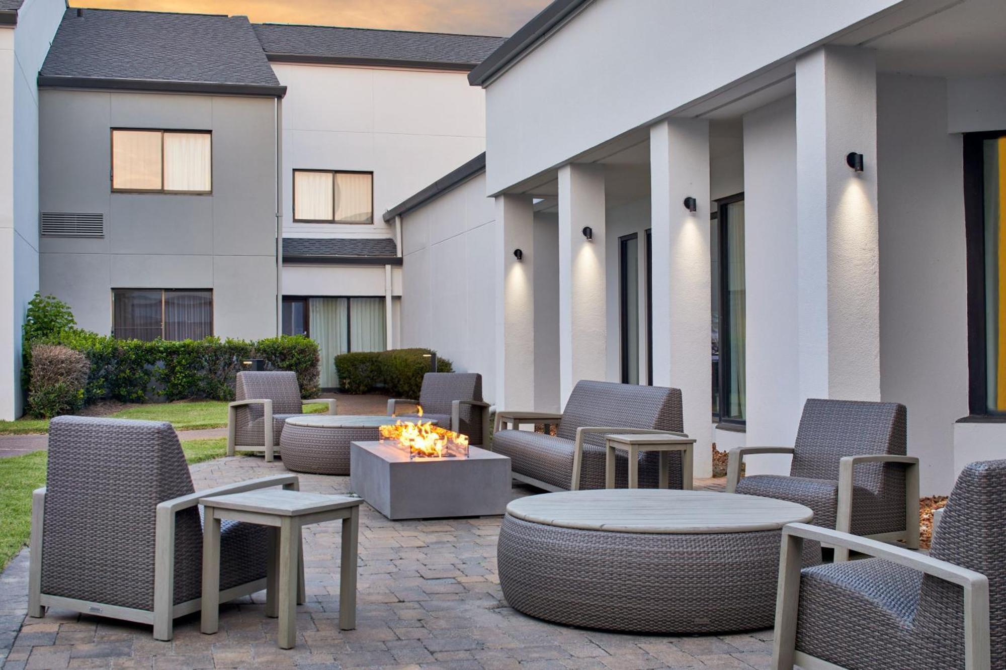Courtyard By Marriott Memphis Airport Exterior foto